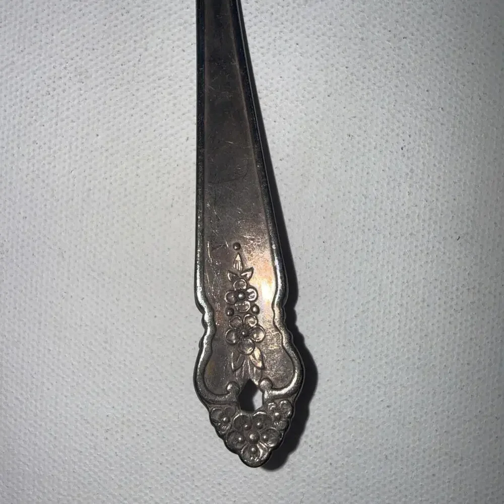 Oneida DISTINCTION Silver Plate Prestige 1951 Silverware Flatware Tarnished Read